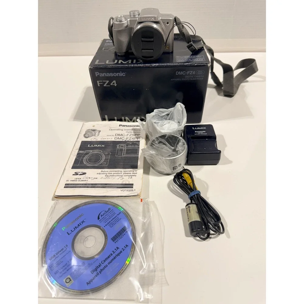PANASONIC Lumix DMC-FZ4 Digital Camera w/ Battery, Charger, 512mb SD Card -WORKS
